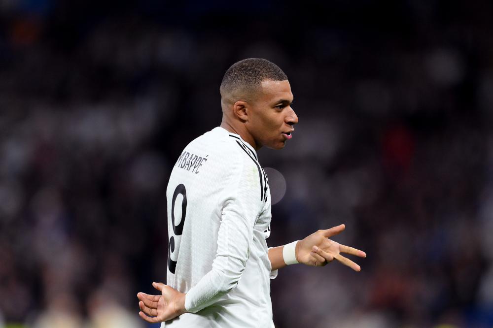 效力多年 效力多年